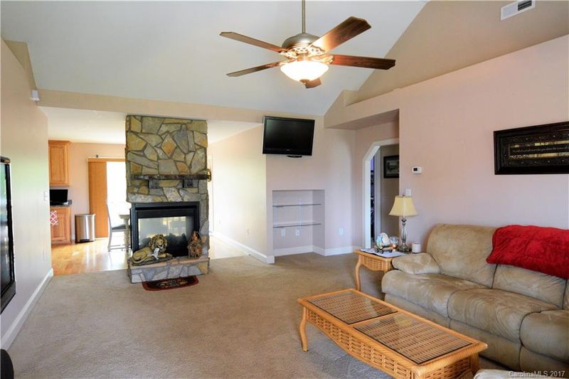 147 Stonefield Dr, Statesville, NC 28677