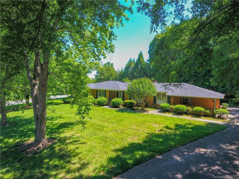 812 Danbrook Cir, Lincolnton, NC 28092