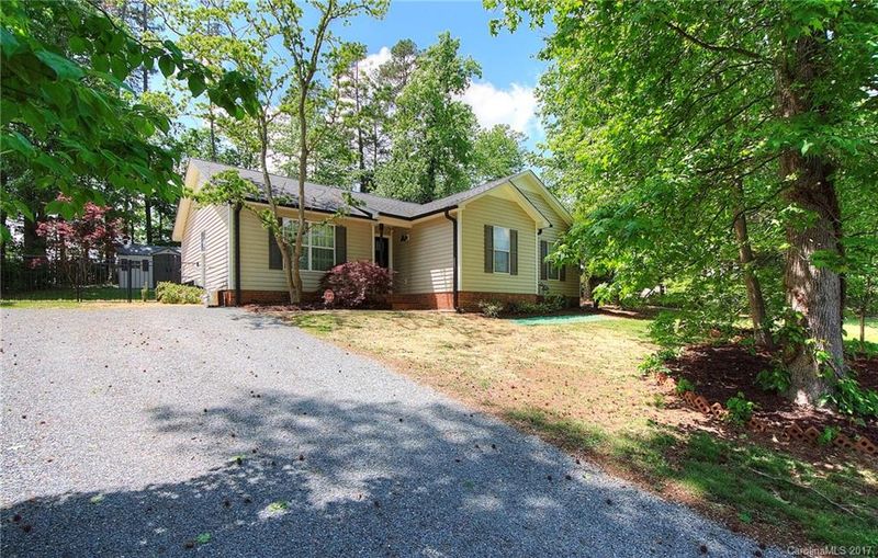 724 White Oak Ln, Matthews, NC 28104