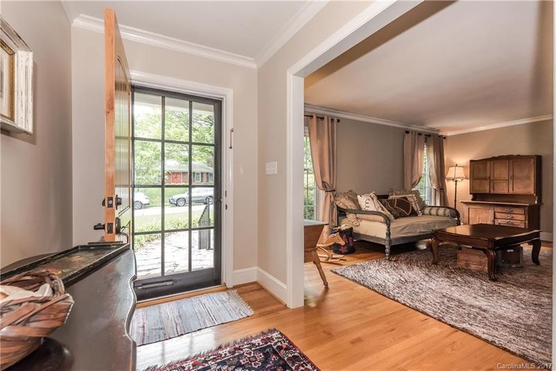 1025 Redcoat Dr, Charlotte, NC 28211