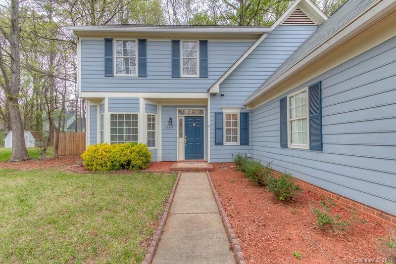 5514 Ashbluff Ct, Charlotte, NC 28216