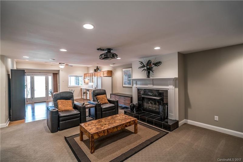165 Pin Oak Ln, Mooresville, NC 28117