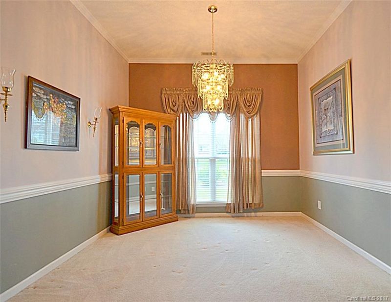 9042 Steelechase Dr, Charlotte, NC 28273