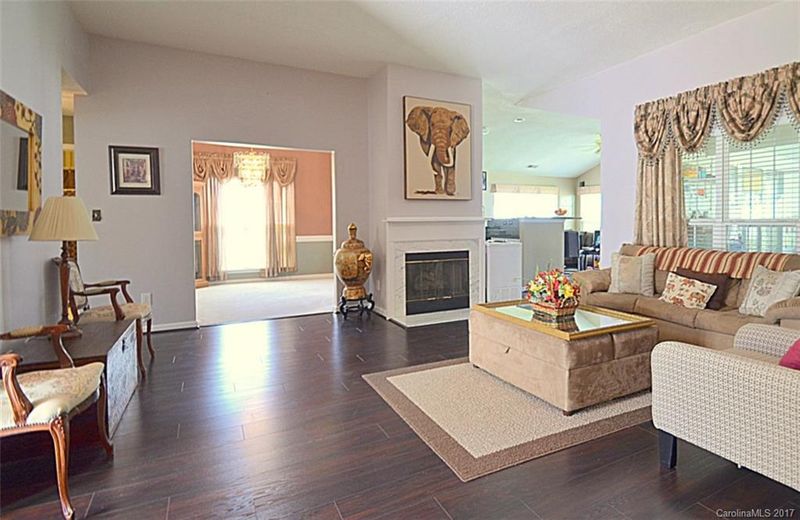9042 Steelechase Dr, Charlotte, NC 28273
