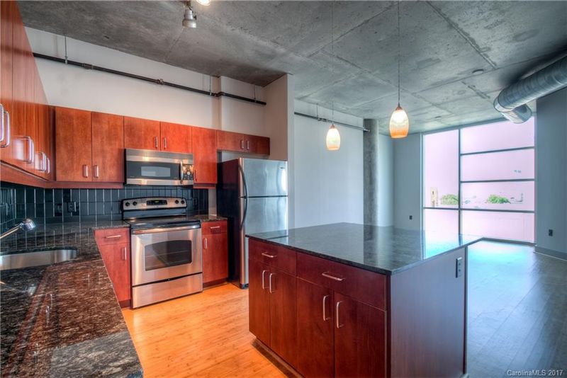 505 E 6th St #907, Charlotte, NC 28202