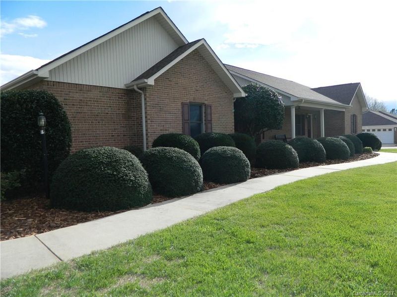 130 Larkin Ln, Statesville, NC 28625
