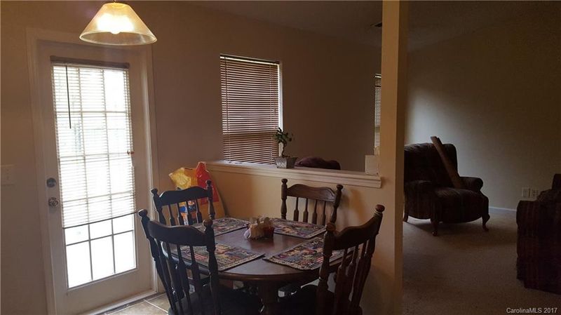 505 River View Dr, Lowell, NC 28098