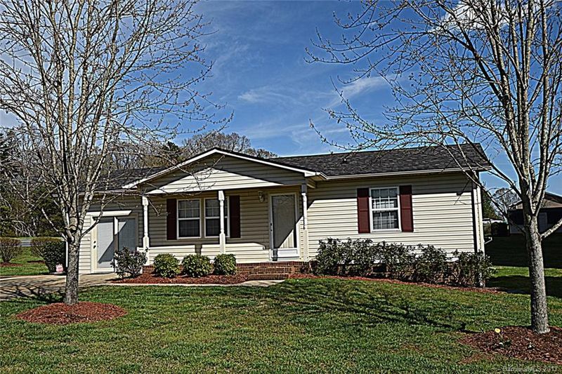 835 Crystal Springs Dr, Lincolnton, NC 28092