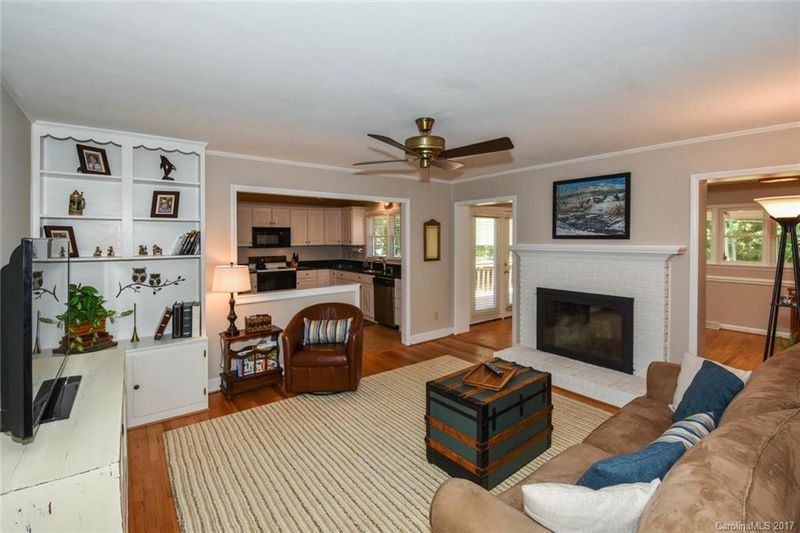6612 Castlegate Dr, Charlotte, NC 28226