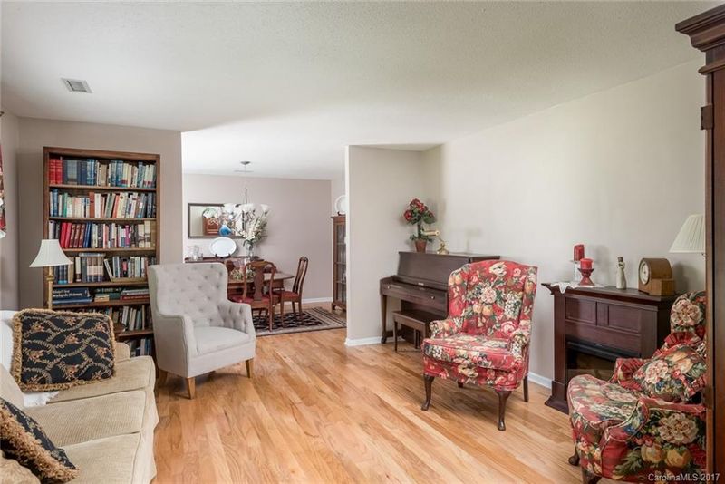 1100 Berry Ridge Rd, Charlotte, NC 28270