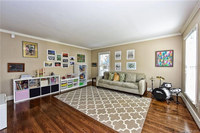 527 Medearis Dr, Charlotte, NC 28211