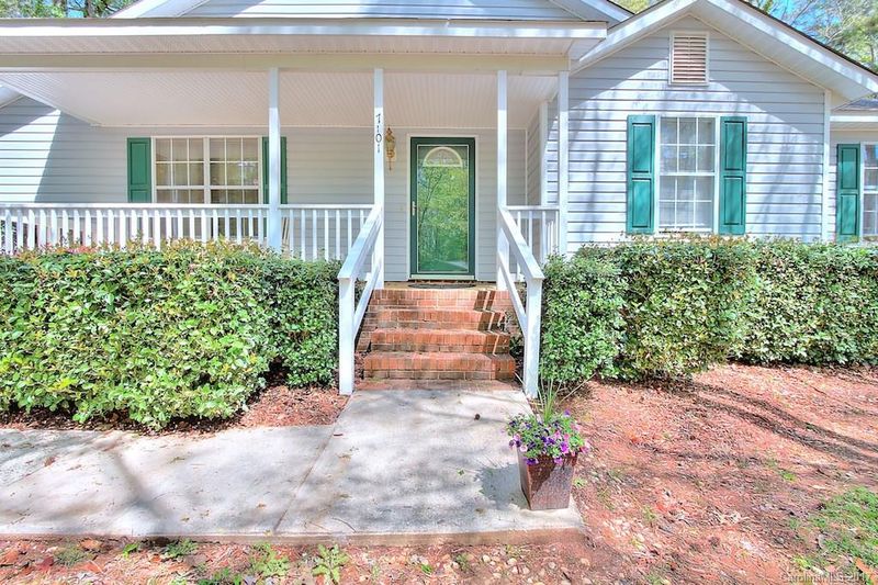 7101 Misty Morn Dr, Charlotte, NC 28215