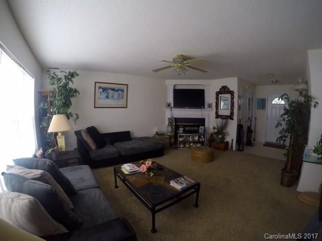 6822 Chieftain Dr, Charlotte, NC 28216