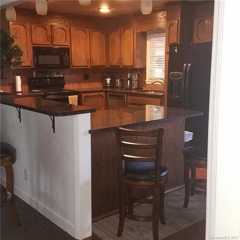 112 Cottonwood Dr, Mount Holly, NC 28120