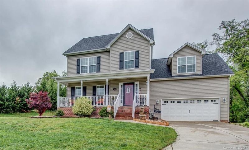813 Summey Farm Dr, Dallas, NC 28034