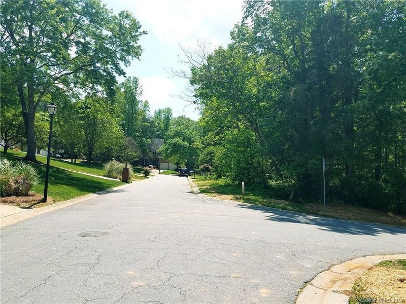6821 Loretta Pl #24, Charlotte, NC 28215