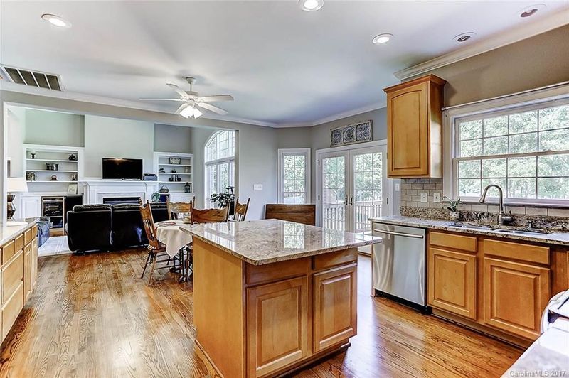 5509 Mountain Point Ln, Charlotte, NC 28216