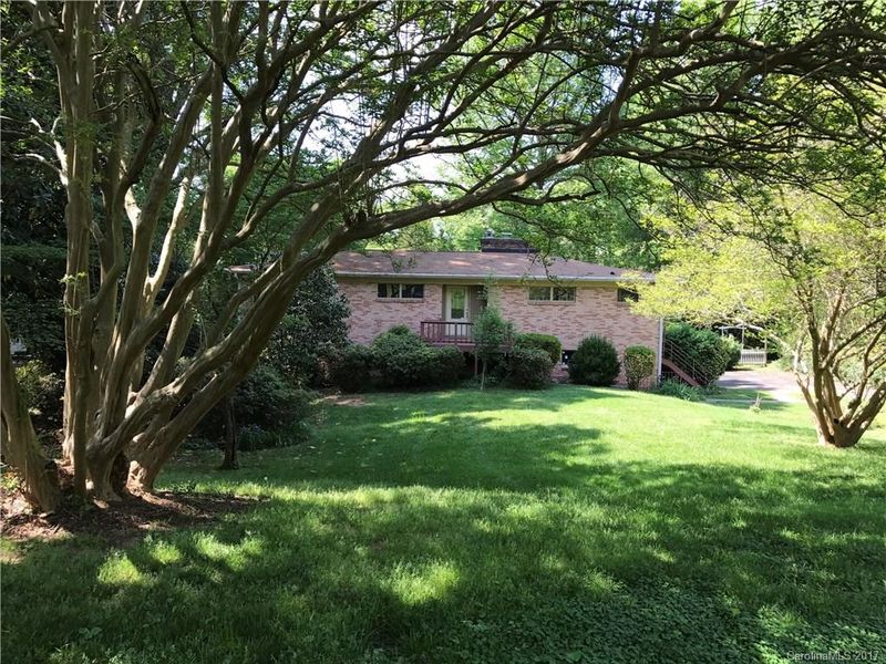 1512 Pine Tree Dr, Charlotte, NC 28270