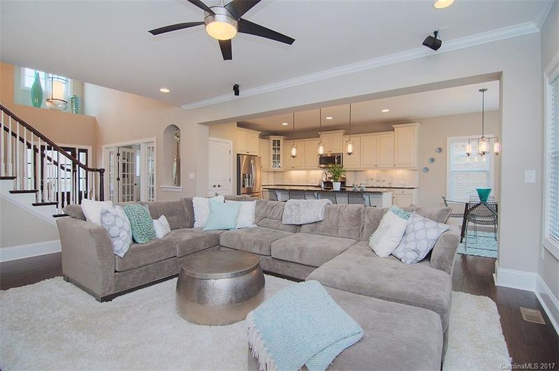 910 Five Leaf Ln, Waxhaw, NC 28173