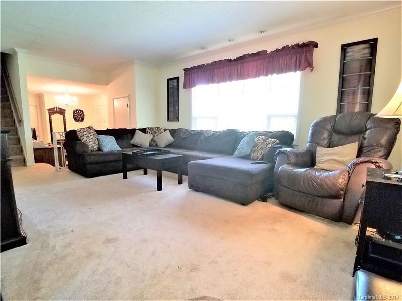 2050 10th Street Blvd, Hickory, NC 28601