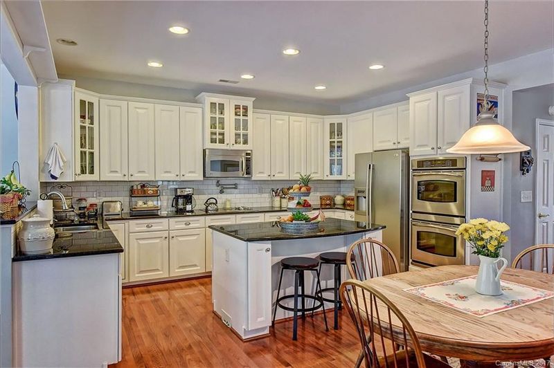 5101 Cinnamon Dr, Matthews, NC 28104