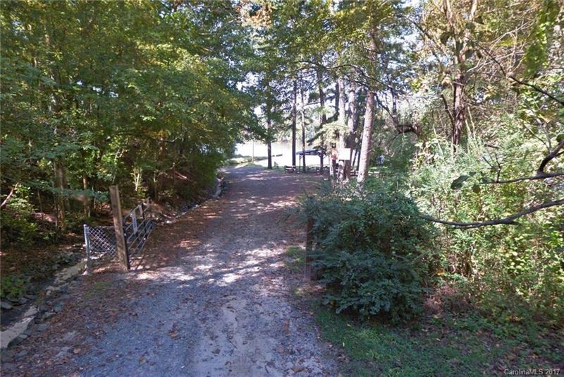 7032 Pear Tree Rd, Charlotte, NC 28216