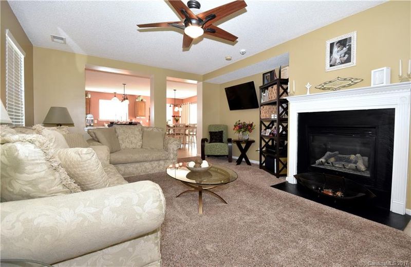 8110 Deodora Cedar Ln, Charlotte, NC 28215
