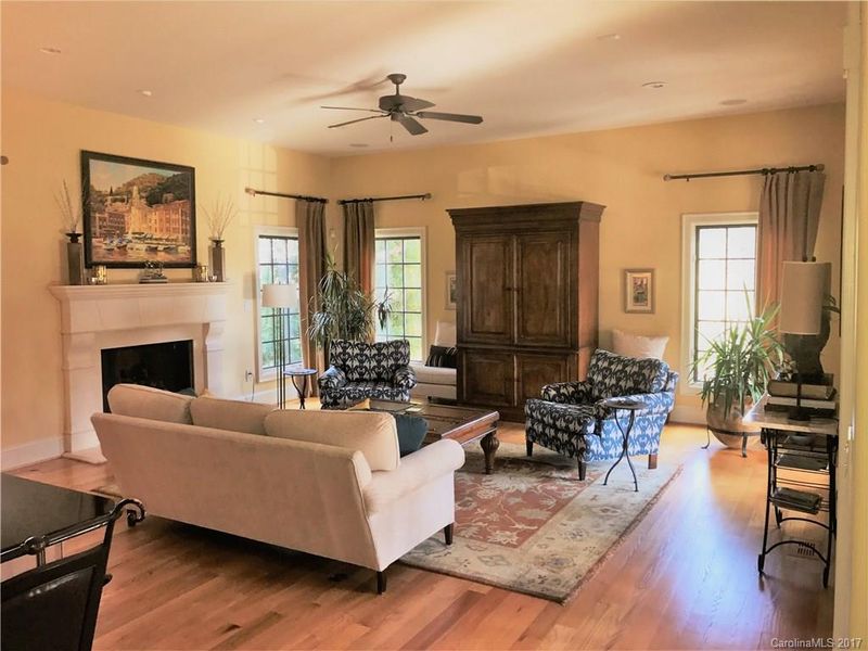 135 Kings Crest Dr, Mooresville, NC 28117