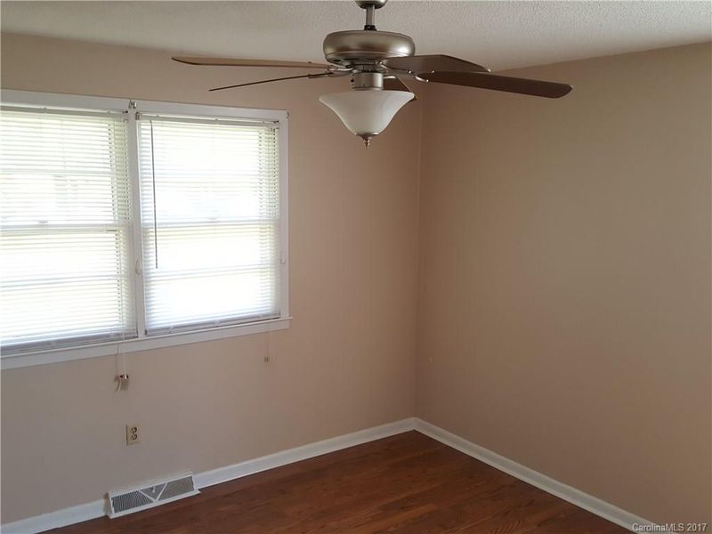 152 Oak Grove Rd, Statesville, NC 28677