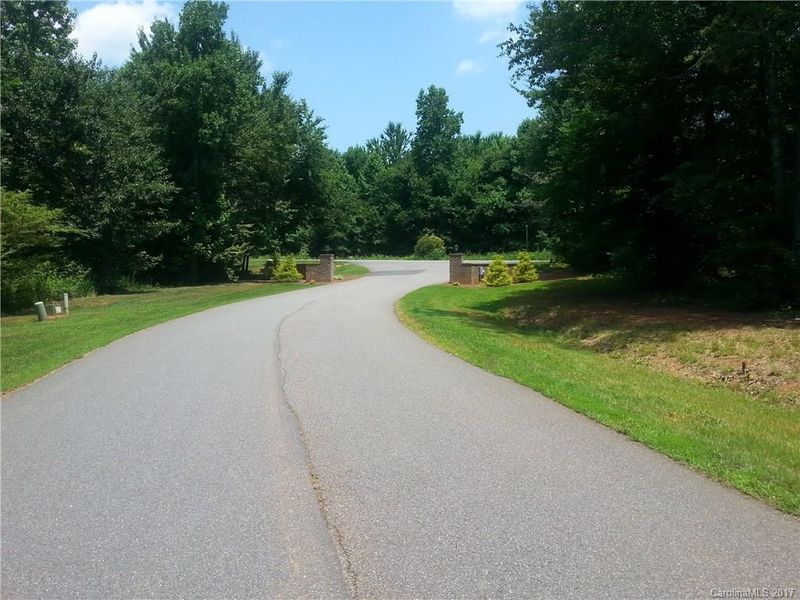 107 Draper Dr, Statesville, NC 28625