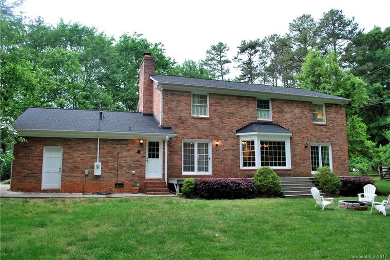 7020 Old Oak Ln, Mint Hill, NC 28227