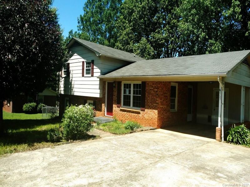 2737 33rd Ave, Hickory, NC 28601