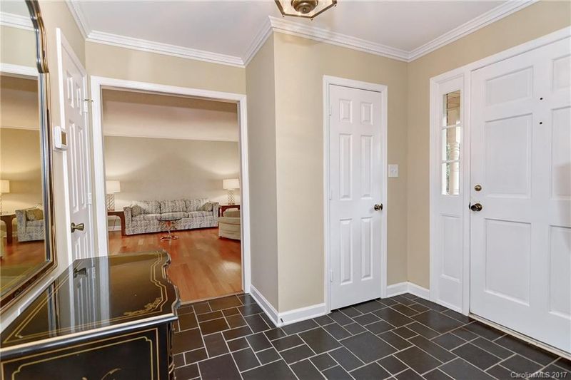 5220 Macandrew Dr, Charlotte, NC 28226