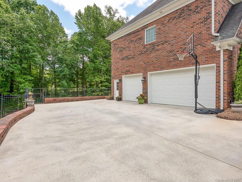 6250 Chamar Cir, Kannapolis, NC 28081