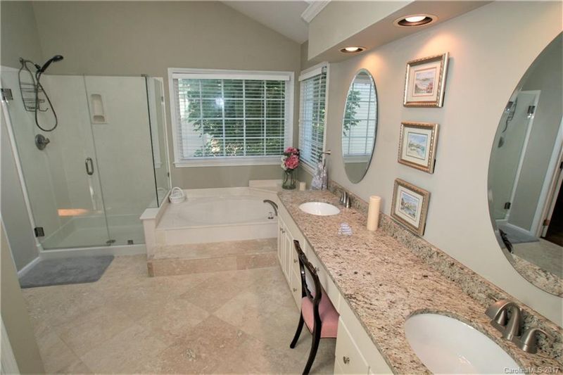 6518 Moonlight Ln, Charlotte, NC 28269