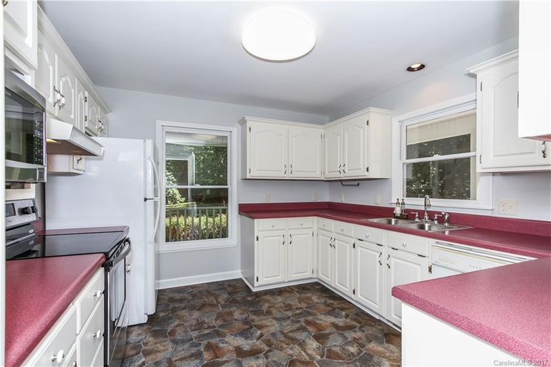 9411 Deer Run Rd, Waxhaw, NC 28173