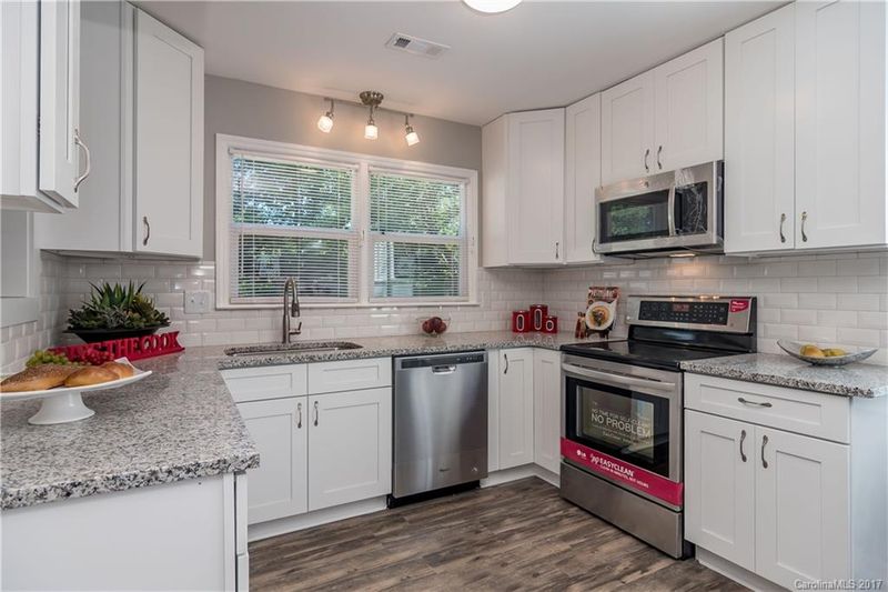 8243 Oakley Ln, Charlotte, NC 28270