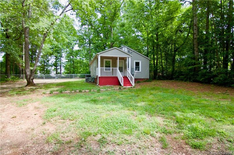 624 Geer St, Lowell, NC 28098