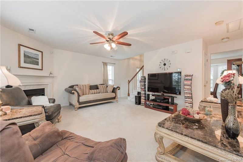 9630 Green Apple Dr, Charlotte, NC 28215