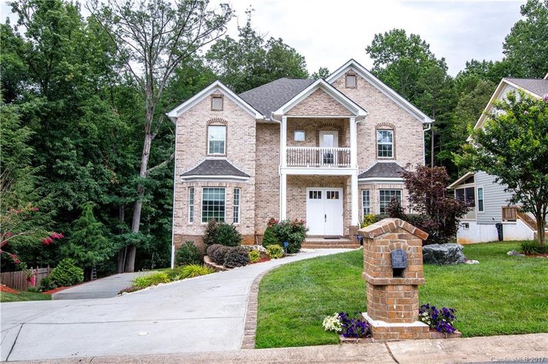 8015 Rittenhouse Cir, Charlotte, NC 28270