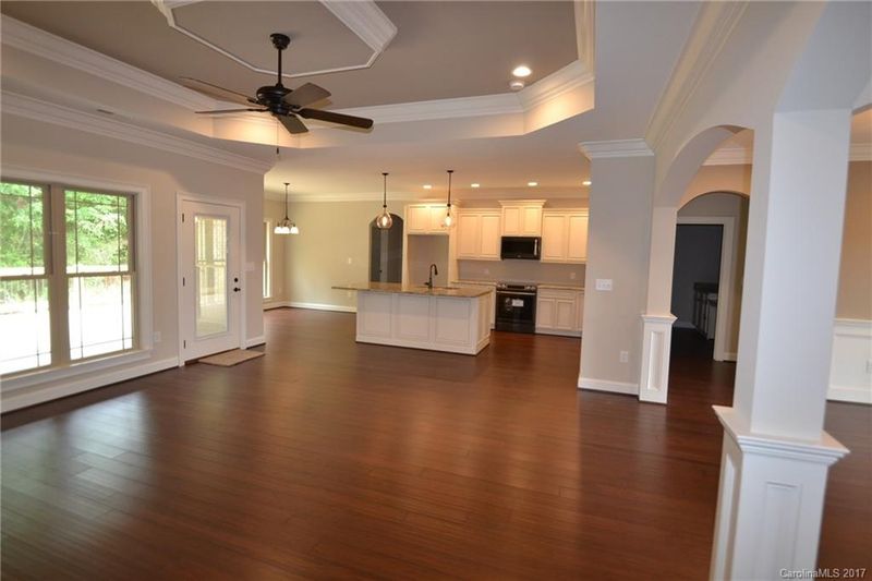 4240 Woodsbury Ln, Lincolnton, NC 28092