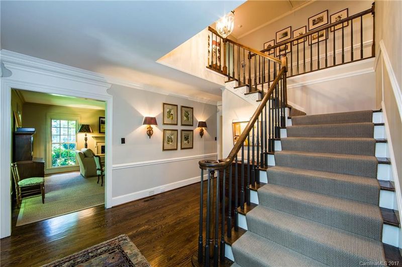 2300 Thetford Ct, Charlotte, NC 28211