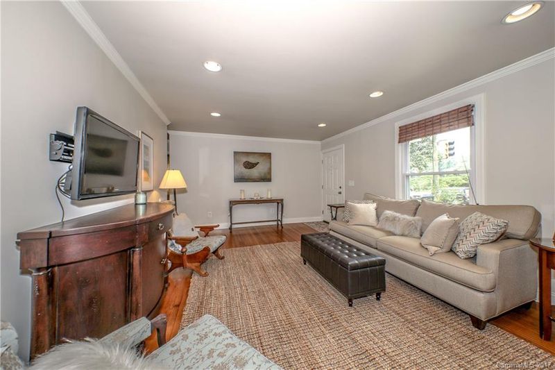 3933 Selwyn Ave, Charlotte, NC 28209