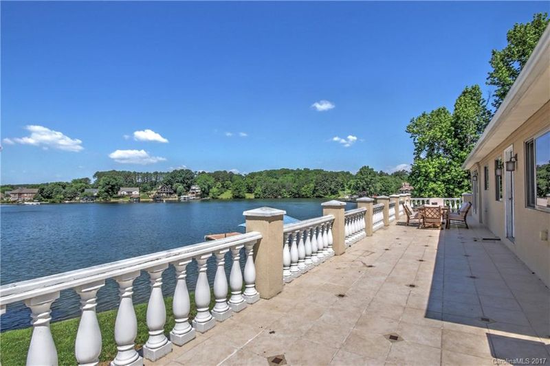 9759 Riviera Dr, Sherrills Ford, NC 28673
