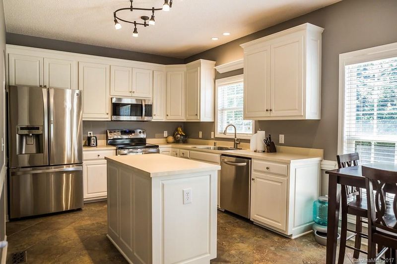 2107 13th Street Ct, Hickory, NC 28601