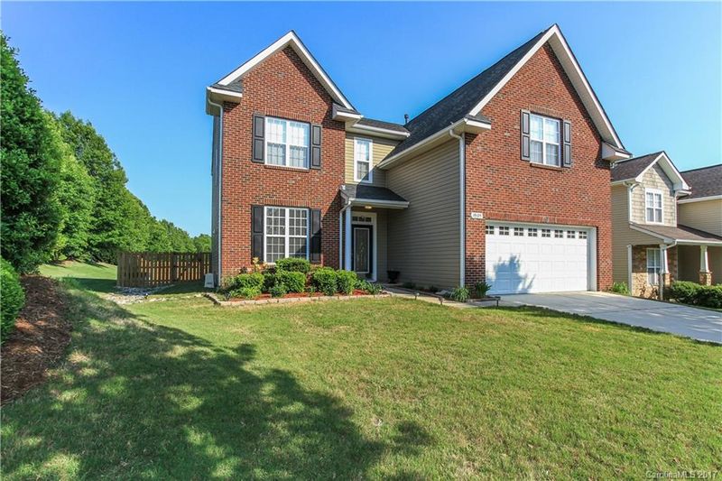 10105 Southampton Commons Dr, Charlotte, NC 28277