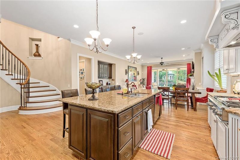 18202 Captains Cove Ln, Cornelius, NC 28031