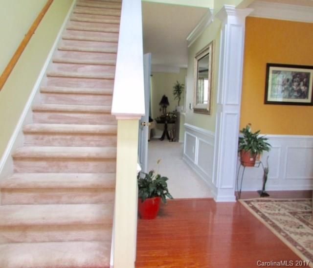 6907 Chieftain Dr, Charlotte, NC 28216