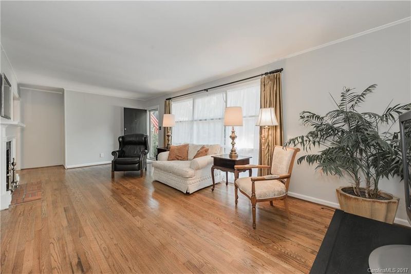 5140 Valley Stream Rd, Charlotte, NC 28209