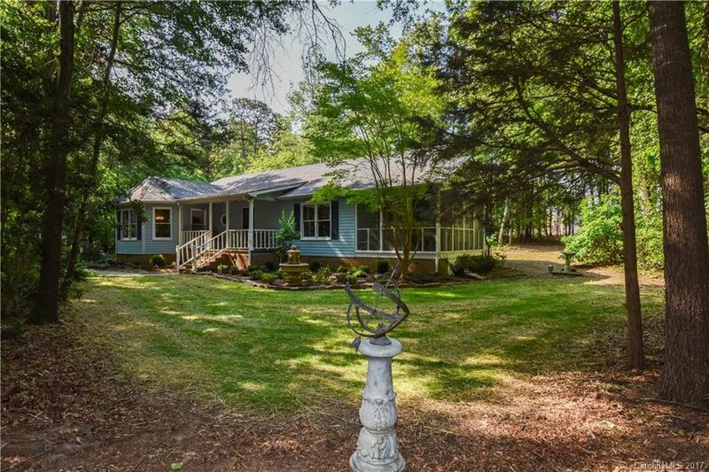 4204 Davis Dr, Charlotte, NC 28270
